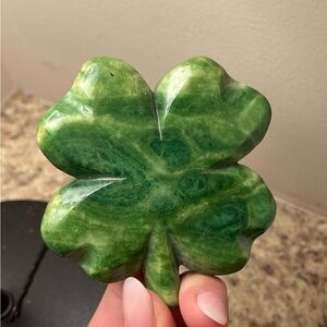 Vintage Genuine Carved Alabaster by Ducceschi Four Leaf Clover Paperweight 3.25